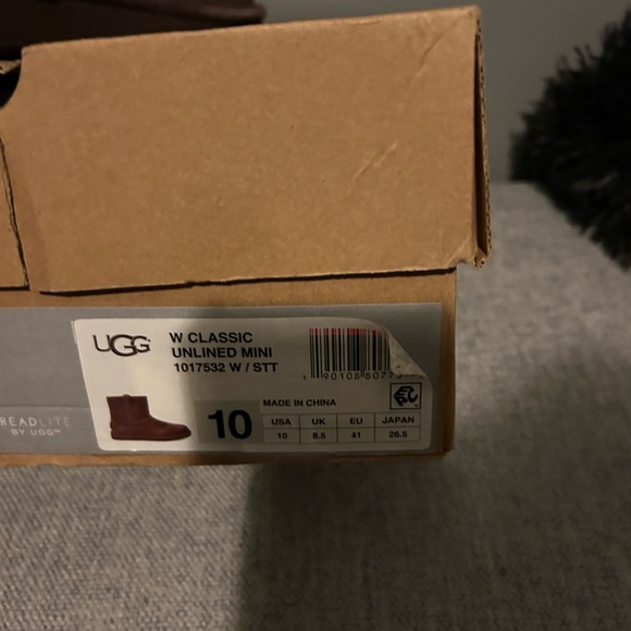 Brown UGG boots classic mini - Picture 9 of 9